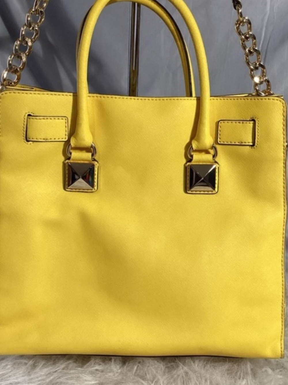 NWOT/NWT Michael Kors Yellow Pyramid Studded Women's Hamilton w Matching Clutch - Picture 2 of 13